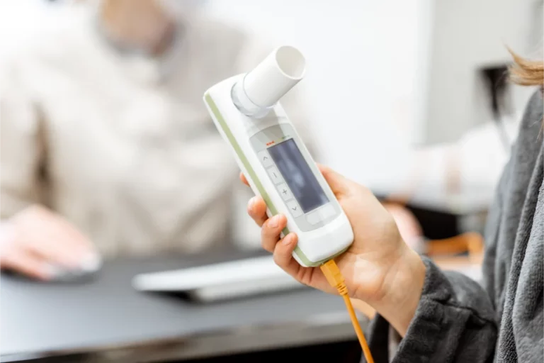 patient-holding-spirometer-2025-03-15-08-49-30-utc